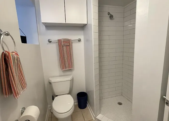 The Wrigleyville Garden 200 Steps To Wrigley-2br *