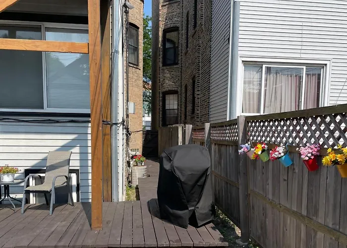 The Wrigleyville Garden 200 Steps To Wrigley-2br Chicago